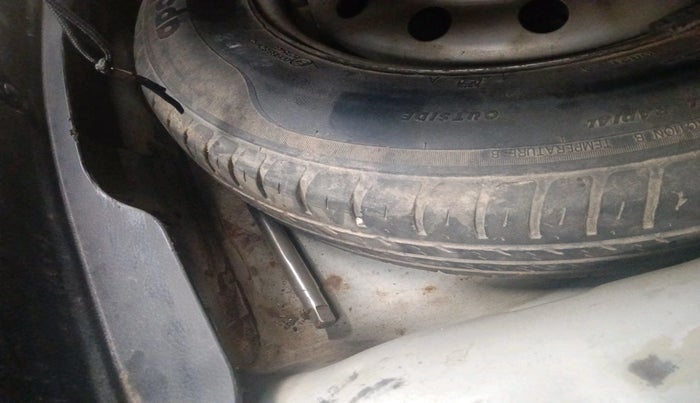 2015 Maruti Swift Dzire LDI, Diesel, Manual, 1,29,669 km, tyre