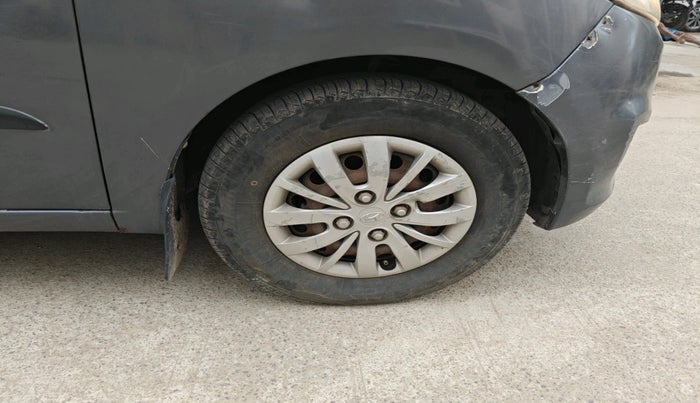 2014 Hyundai i10 SPORTZ 1.1 LPG, Petrol, Manual, 1,05,362 km, tyre