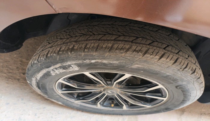 2014 Renault Duster RXL PETROL, Petrol, Manual, 69,281 km, tyre