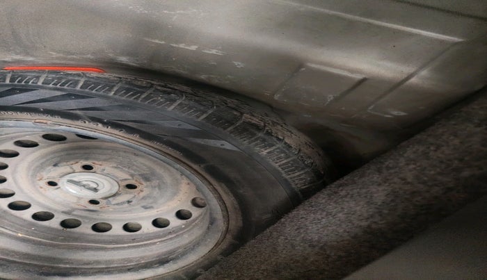 2013 Honda Brio S MT, Petrol, Manual, 1,13,472 km, tyre