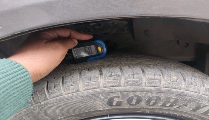 2013 Honda Brio S MT, Petrol, Manual, 1,13,472 km, tyre