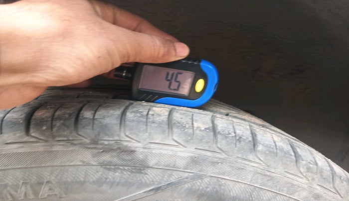 2016 Toyota Corolla Altis VL CVT PETROL, Petrol, Automatic, 1,63,170 km, tyre