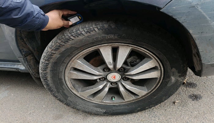 2013 Renault Duster RXE PETROL, Petrol, Manual, 1,43,327 km, tyre