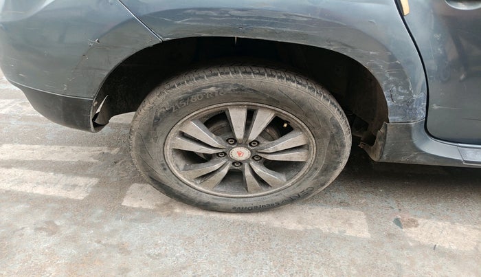 2013 Renault Duster RXE PETROL, Petrol, Manual, 1,43,327 km, tyre