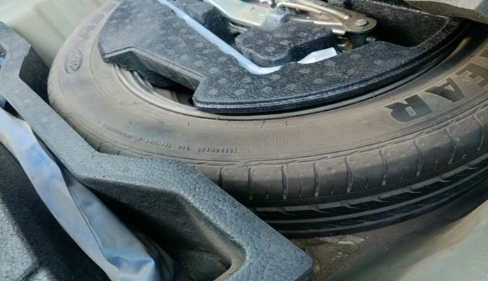 2016 Maruti Ciaz ZDI+ SHVS, Diesel, Manual, 2,09,994 km, tyre