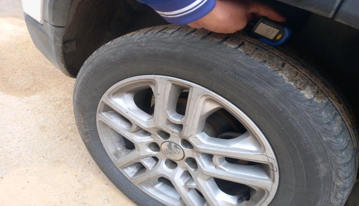 2018 Jeep Compass LIMITED 2.0 DIESEL 4X4, Diesel, Manual, 1,87,887 km, tyre