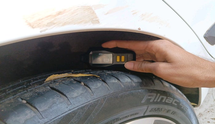 2015 Hyundai Elite i20 ASTA 1.2, Petrol, Manual, 1,15,735 km, tyre