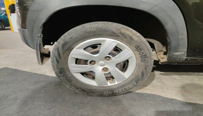 2016 Renault Kwid RXL, Petrol, Manual, 1,00,205 km, tyre