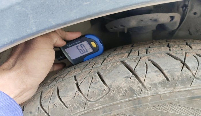 2022 KIA CARENS LUXURY PLUS 1.4 PETROL DCT 6 STR, Petrol, Automatic, 52,108 km, tyre