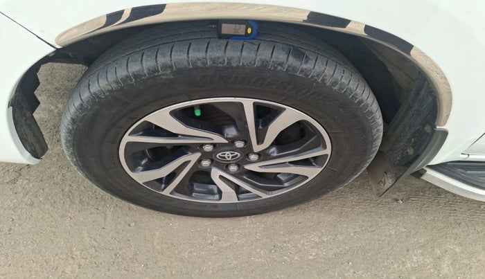 2021 Toyota Innova Crysta 2.4 G 8 STR, Diesel, Manual, 2,39,111 km, tyre