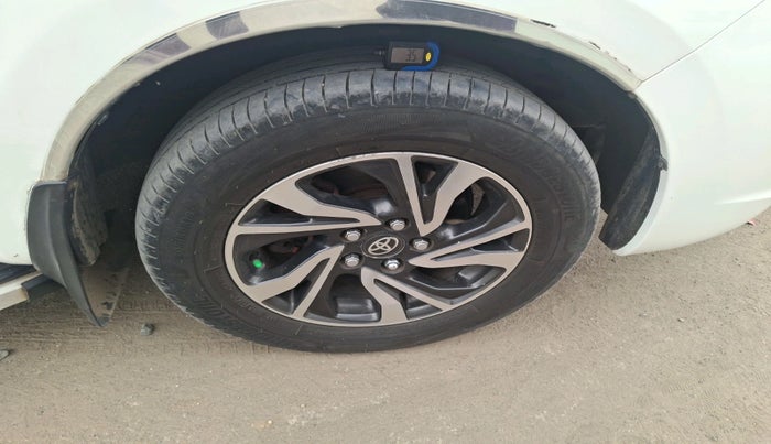 2021 Toyota Innova Crysta 2.4 G 8 STR, Diesel, Manual, 2,39,111 km, tyre