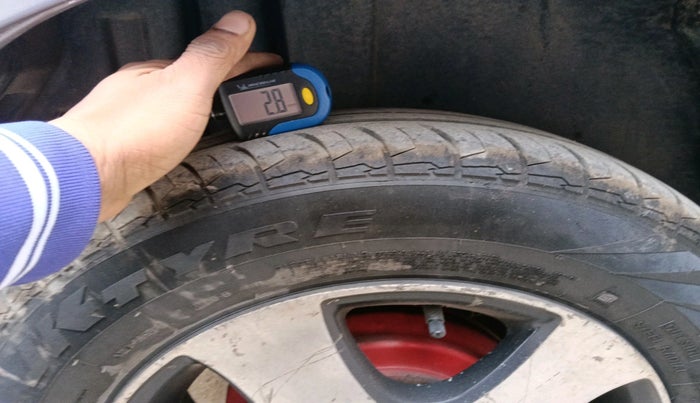 2014 Maruti Swift VXI, Petrol, Manual, 89,035 km, tyre