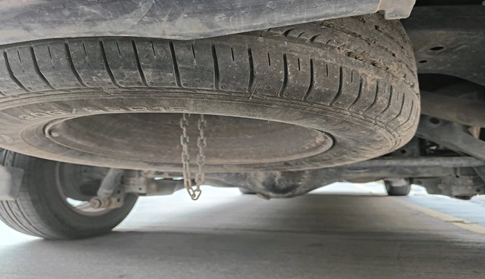 2016 Toyota Innova Crysta 2.4 G 8 STR, Diesel, Manual, 2,57,507 km, tyre