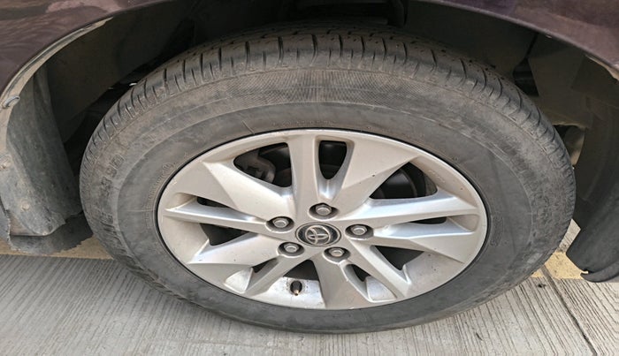 2016 Toyota Innova Crysta 2.4 G 8 STR, Diesel, Manual, 2,57,507 km, tyre