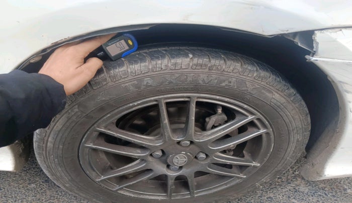 2012 Toyota Etios Liva G, Petrol, Manual, 1,15,930 km, tyre