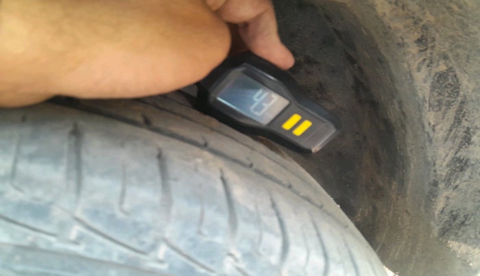 2015 Renault Duster 85 PS RXL DIESEL, Diesel, Manual, 2,15,585 km, tyre