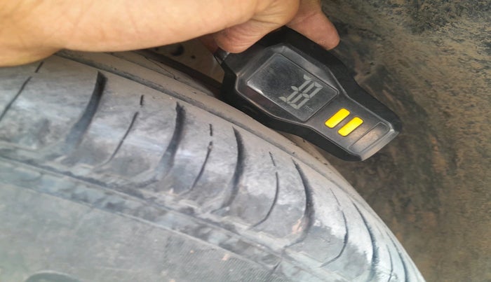 2015 Renault Duster 85 PS RXL DIESEL, Diesel, Manual, 2,15,585 km, tyre