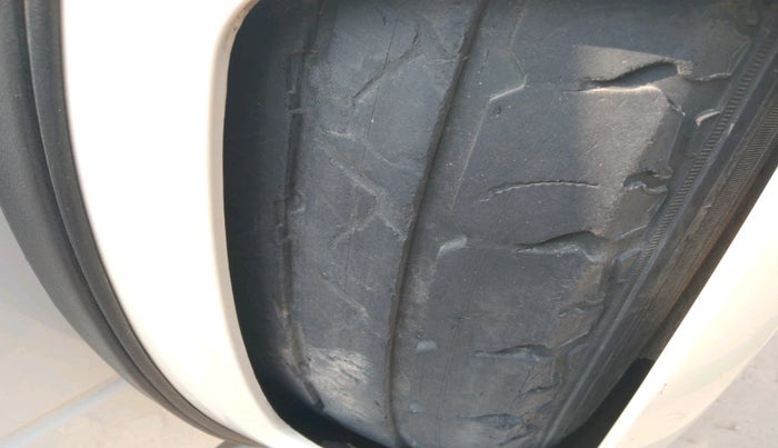 2016 Mahindra TUV300 T8, Diesel, Manual, 97,692 km, tyre