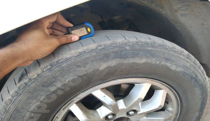 2016 Mahindra TUV300 T8, Diesel, Manual, 97,692 km, tyre