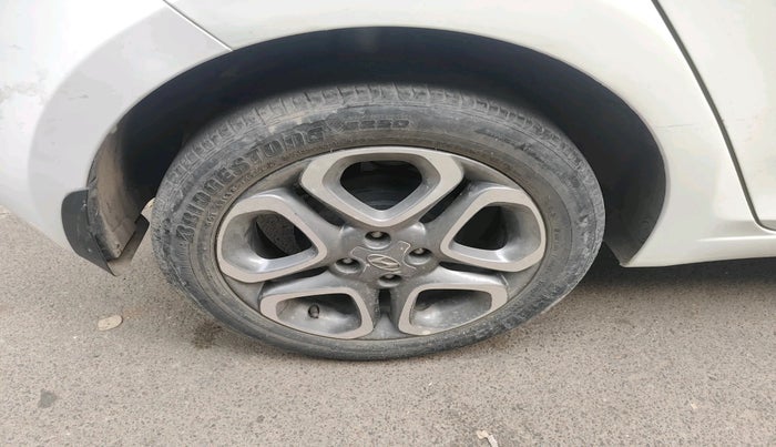 2020 Hyundai Elite i20 SPORTZ PLUS 1.2 DUAL TONE, Petrol, Manual, 59,930 km, tyre