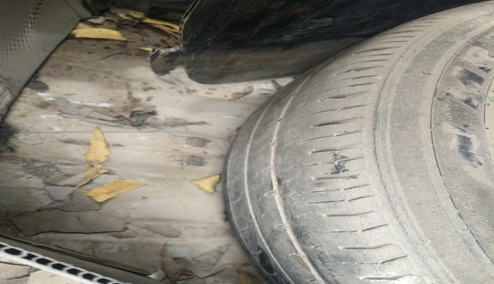 2012 Toyota Etios G, Petrol, Manual, 2,47,046 km, tyre