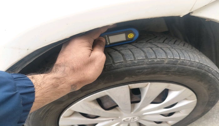 2012 Toyota Etios G, Petrol, Manual, 2,47,046 km, tyre