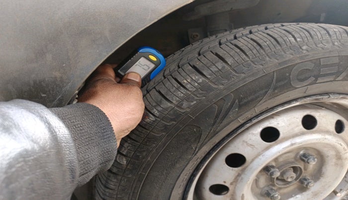 2016 Maruti Swift Dzire LXI (O), Petrol, Manual, 1,14,480 km, tyre