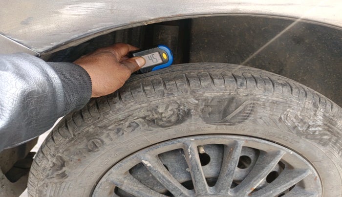 2016 Maruti Swift Dzire LXI (O), Petrol, Manual, 1,14,480 km, tyre