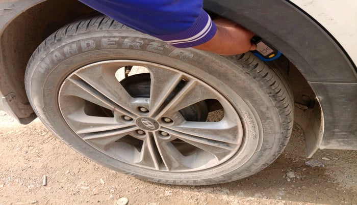 2017 Hyundai Creta SX PLUS AT 1.6 DIESEL, Diesel, Automatic, 1,25,225 km, tyre