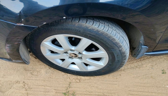 2013 Skoda Rapid AMBITION 1.6 TDI CR MT, Diesel, Manual, 1,63,088 km, tyre