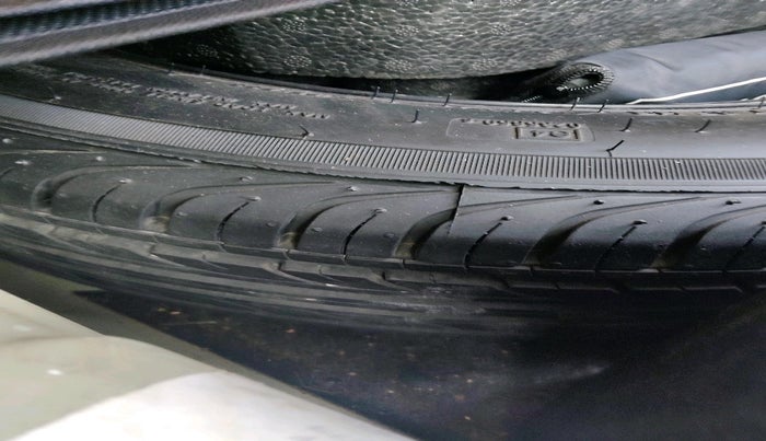 2013 Skoda Rapid AMBITION 1.6 TDI CR MT, Diesel, Manual, 1,63,088 km, tyre