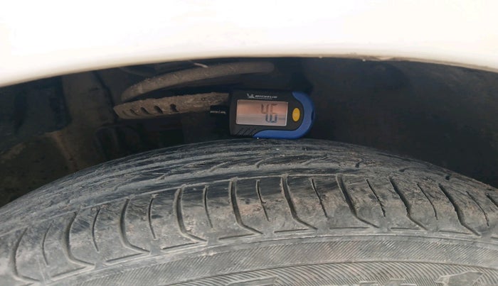 2016 Volkswagen Ameo HIGHLINE1.2L, Petrol, Manual, 1,16,818 km, tyre