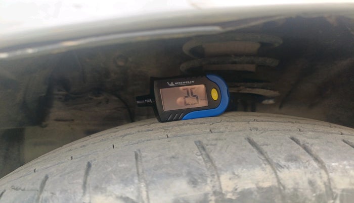 2011 Toyota Etios V, Petrol, Manual, 1,27,676 km, tyre