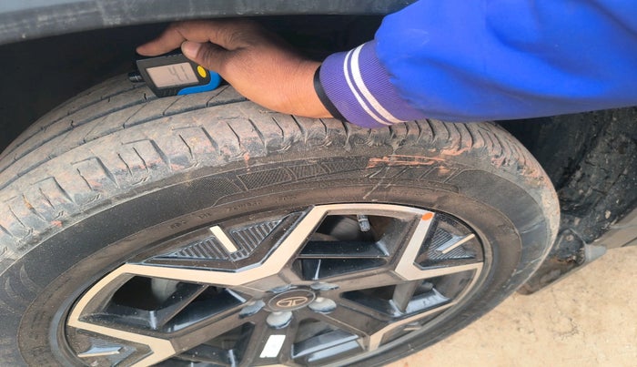 2024 Tata Safari ACCOMPLISHED PLUS DUAL TONE, Diesel, Manual, 49,793 km, tyre