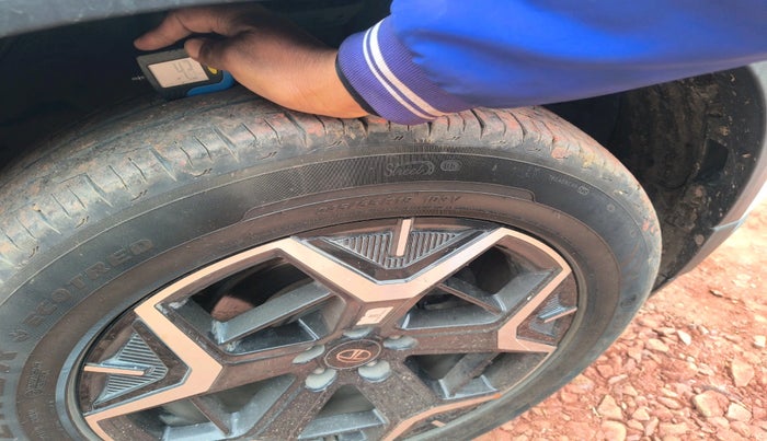 2024 Tata Safari ACCOMPLISHED PLUS DUAL TONE, Diesel, Manual, 49,793 km, tyre