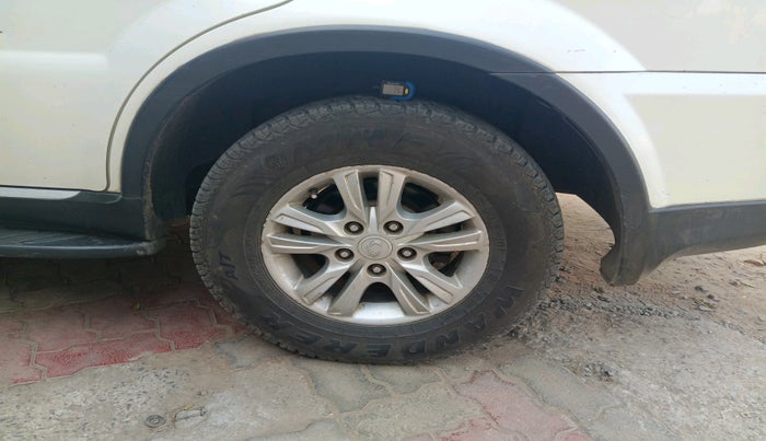 2018 Ssangyong Rexton RX7, Diesel, Automatic, 1,37,936 km, tyre