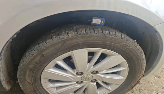 2016 Maruti Swift ZXI, Petrol, Manual, 2,10,761 km, tyre