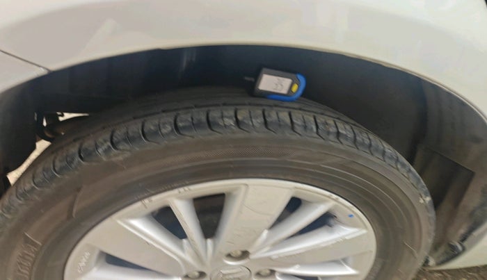 2016 Maruti Swift ZXI, Petrol, Manual, 2,10,761 km, tyre