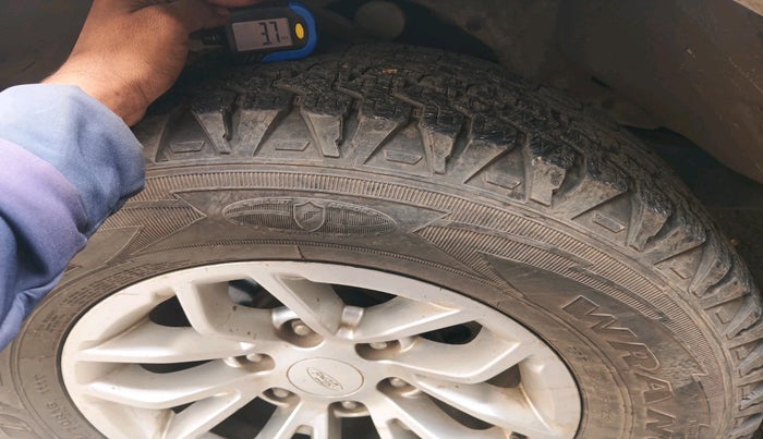 2013 Ford Endeavour 3.0L 4X4 AT, Diesel, Automatic, 1,27,352 km, tyre