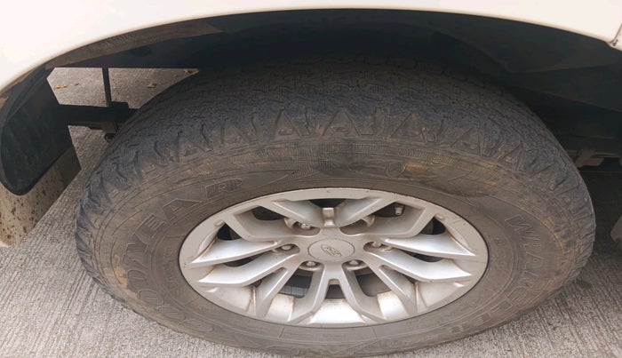 2013 Ford Endeavour 3.0L 4X4 AT, Diesel, Automatic, 1,27,352 km, tyre