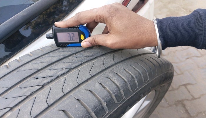 2018 Ford Ecosport TITANIUM 1.5L DIESEL, Diesel, Manual, 1,05,875 km, tyre