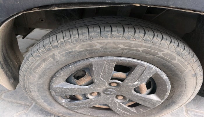 2017 Renault Kwid RXT 1.0 (O), Petrol, Manual, 71,664 km, tyre