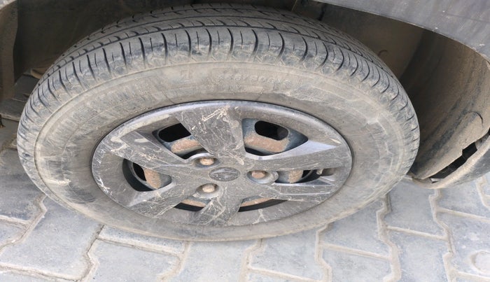 2017 Renault Kwid RXT 1.0 (O), Petrol, Manual, 71,664 km, tyre