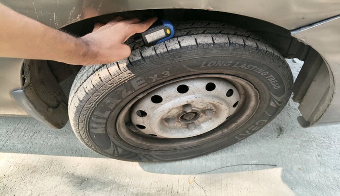 2012 Maruti Wagon R 1.0 LXI CNG, Petrol, Manual, 1,56,202 km, tyre