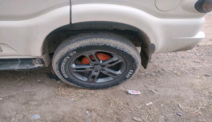 2016 Mahindra Scorpio S10 1.99, Diesel, Manual, 1,00,504 km, tyre