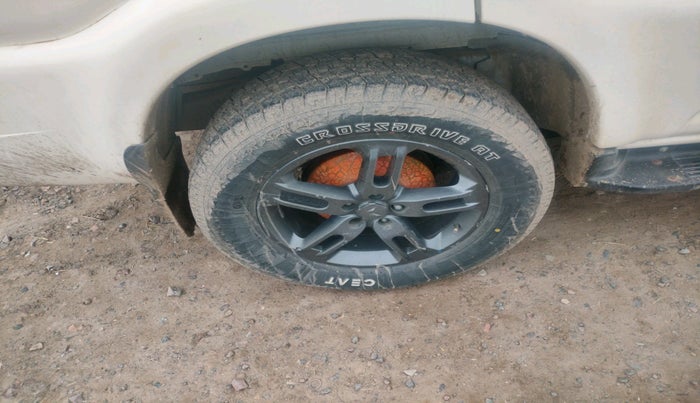 2016 Mahindra Scorpio S10 1.99, Diesel, Manual, 1,00,504 km, tyre