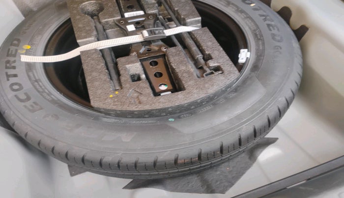 2023 Volkswagen VIRTUS HIGHLINE TSI 1.0 MT, Petrol, Manual, 40,906 km, tyre