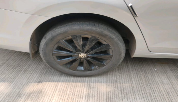 2023 Volkswagen VIRTUS HIGHLINE TSI 1.0 MT, Petrol, Manual, 40,906 km, tyre