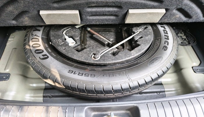 2015 Hyundai Creta SX PLUS 1.6 PETROL, Petrol, Manual, 94,751 km, tyre