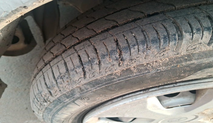 2014 Honda Amaze 1.5L I-DTEC E, Diesel, Manual, 1,86,401 km, tyre